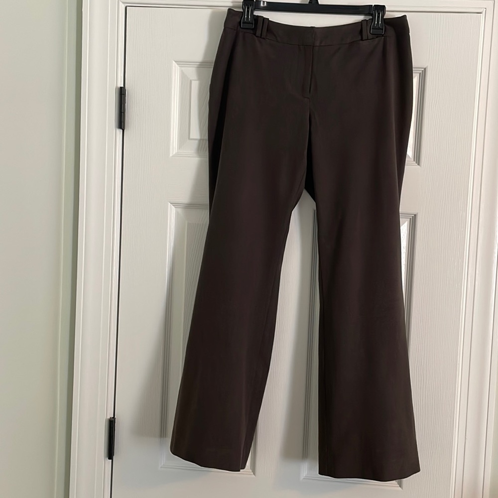 Brown women’s Loft dress pants. Size 6P.